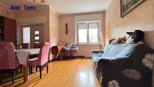 Foto Appartamento in Via 4 Novembre, Aosta Centro di 97 m² con 3 locali