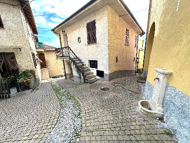 Foto Casa indipendente in località cantone, Vendone di 108 m² con 5 locali