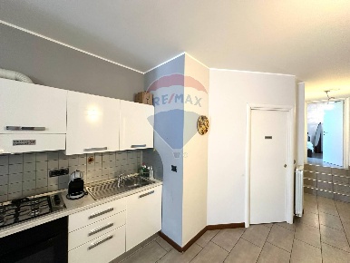Foto Appartamento in Via Zambonate, Bergamo Centro di 77 m² con 2 locali