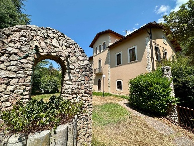 Foto Villa singola in Via Fuori Porta Napoli, L'Aquila Villa Comunale