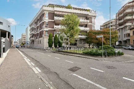 Foto Appartamento in Via Mameli, Busto Arsizio Tribunale di 193 m²