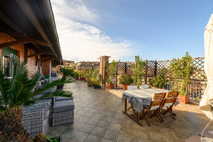 Foto Attico in F.lli Bandiera, Monterotondo Centro di 150 m² con 4 locali