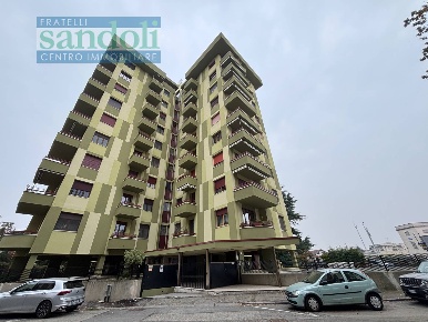 Foto Appartamento in Via Lullo, Vercelli Semicentro di 130 m² con 4 locali