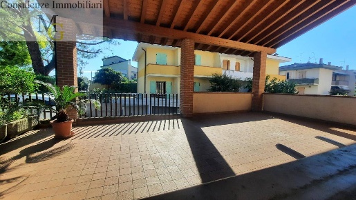 Foto Casa indipendente a San Bonifacio Centro di 478 m² con 6 locali