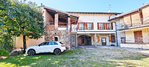 Foto Case semi ndipendenti in via donizetti, Bonate Sotto di 180 m²