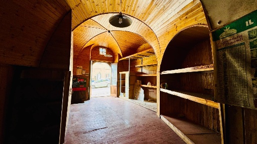 Foto Locale commerciale a Ariano Irpino di 90 m² con 1 locali in vendita