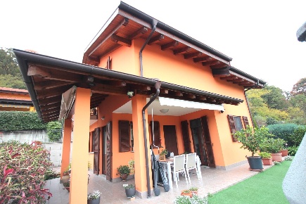 Foto Casa indipendente in Via Verdi, San Bernardino Verbano Bieno di 100 m²