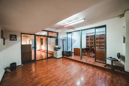 Foto Locale commerciale in Piazza Monte Gennaro, Roma Tufello di 208 m²