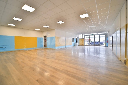 Foto Negozio a Liscate di 160 m² in affitto