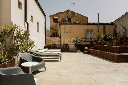 Foto Casa indipendente in via nicotera, Noto Centro di 213 m² con 9 locali