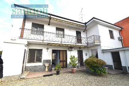 Foto Casa indipendente in Via Nazario Sauro, Vercelli Cappuccini di 160 m²