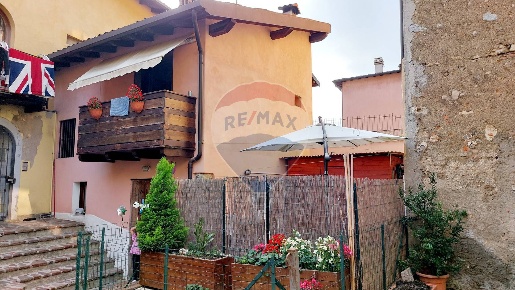 Foto Casa indipendente a Endine Gaiano Endine di 70 m² con 2 locali