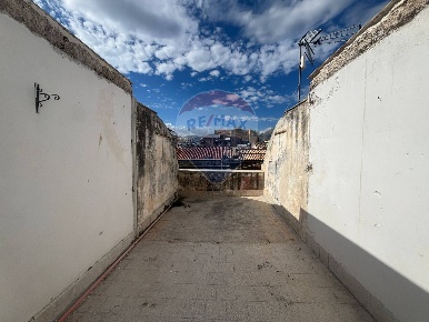 Foto Appartamento in Via Rosario Riolo, Palermo di 124 m² con 5 locali