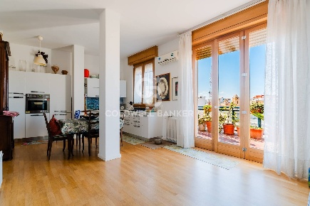 Foto Appartamento in Via Cesare Battisti, Brindisi Centro Storico di 109 m²