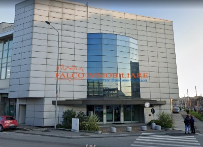 Foto Ufficio in Via Carolina Romani, Bresso di 176 m² con 2 locali