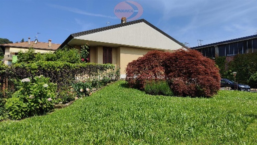 Foto Villa unifamiliare in Via XXIV MAGGIO, Viganò di 260 m² con 5 locali