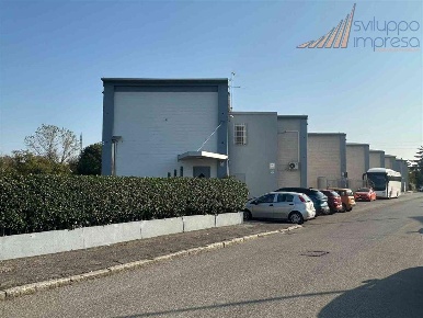 Foto Ufficio in Via Umberto Boccioni, Monza San Damiano di 790 m²