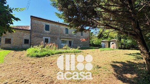 Foto Casa indipendente a Ravenna di 400 m² con 15 locali in vendita