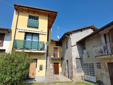 Foto Case semi ndipendenti in Via Como, Meda di 110 m² con 3 locali
