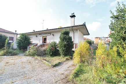 Foto Villa unifamiliare in via Silvio Pellico, Canegrate di 137 m²