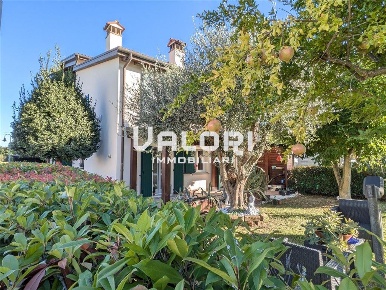 Foto Villa a schiera in Via Santa Lucia, Faenza di 191 m² con 3 locali