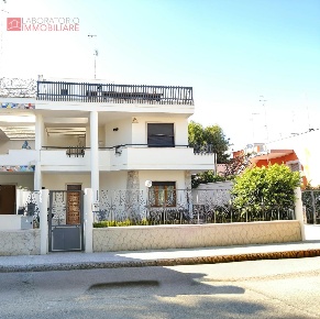 Foto Villa unifamiliare a Lecce Partigiani - Fondone di 373 m² con 4 locali