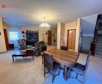 Foto Villa unifamiliare a Lecce Partigiani - Fondone di 373 m² con 4 locali