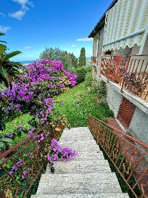 Foto Villa unifamiliare a Castagneto Carducci Centro di 200 m² con 5 locali