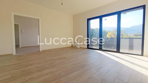 Foto Ufficio a Capannori Verciano - Guamo di 90 m² con 5 locali in affitto