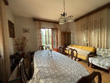 Foto Villa unifamiliare a Porcari Centro di 180 m² con 8 locali in vendita