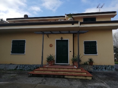 Foto Casa indipendente a Carrara Stadio, Sant'Antonio, Marasio di 220 m²