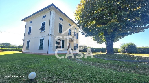 Foto Villa unifamiliare a Fucecchio Altopascio Centro di 290 m² in vendita