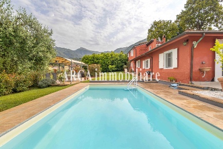 Foto Rustico a Camaiore Camaiore Paese di 145 m² con 9 locali in vendita