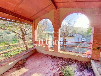Foto Casa indipendente a Calci Centro di 80 m² con 4 locali in vendita