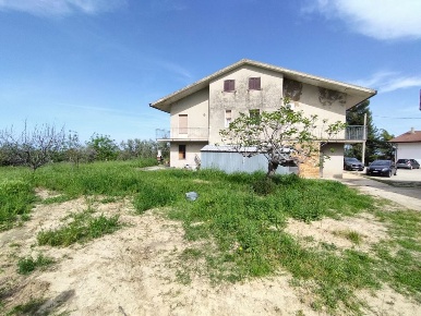 Foto Rustico in via tratturo, Giuliano Teatino Centro di 440 m² in vendita