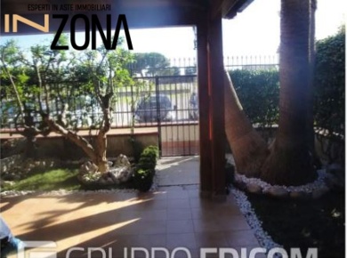 Foto Appartamento in Via Tulipani, Cerignola Centro di 212 m² con 4 locali