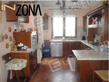 Foto Appartamento in Via Tulipani, Cerignola Centro di 177 m² con 5 locali