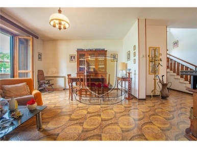 Foto Villa unifamiliare in ROSIA, Sovicille di 164 m² con 7 locali