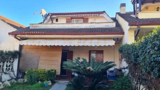 Foto Appartamento in Viale Corona Australe, Ardea Colle Romito di 98 m²