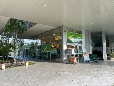 Foto Negozio a Reggio nell'Emilia di 390 m² con 5 locali in vendita