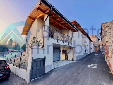 Foto Villa unifamiliare in Vicolo Chiesa 12, Oleggio Centro di 160 m²