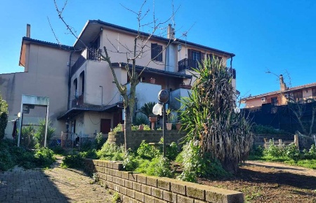 Foto Appartamento in Via del Sempione, Ardea di 189 m² con 8 locali