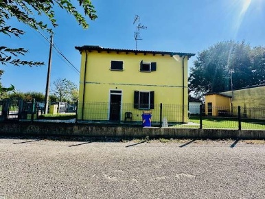 Foto Villa unifamiliare a San Felice sul Panaro di 88 m² con 6 locali