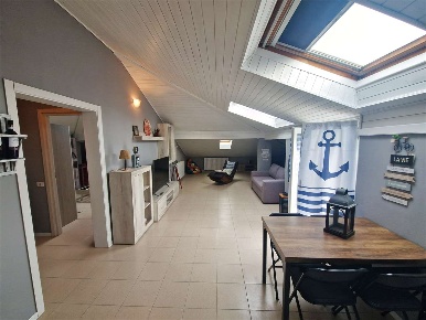 Foto Attico in Via Donizetti 6, Brebbia Centro di 80 m² con 2 locali