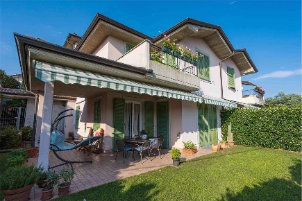 Foto Villa unifamiliare in Via Carnini, San Fermo della Battaglia Centro