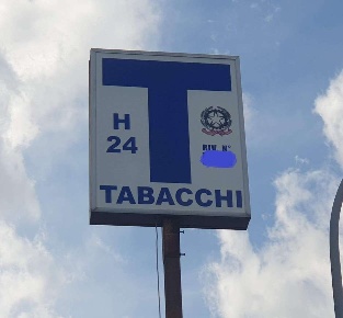 Foto Negozio a Mascali di 120 m² con 3 locali in vendita