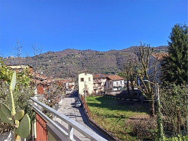 Foto Appartamento in via cermenati 9, Como Lora di 87 m² con 4 locali