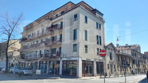 Foto Negozio in Viale d'alviano 104, Treviso Duomo di 30 m² con 1 locali