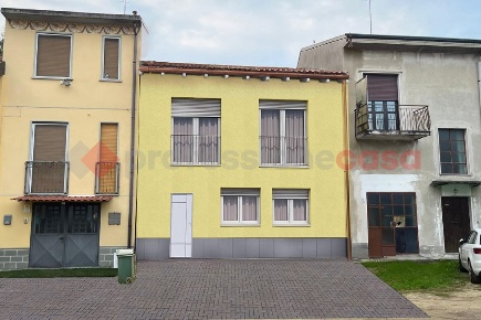 Foto Casa indipendente in Via Mantica 14, Senago di 126 m² con 3 locali