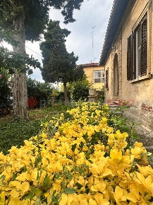 Foto Villa singola a Livorno Salviano di 160 m² con 6 locali in vendita